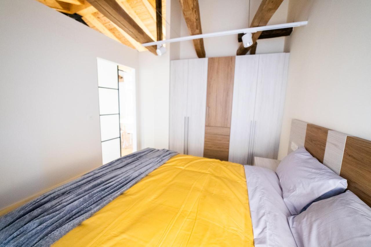 Apartamentos Mk77 Leon- Cantareros Bagian luar foto